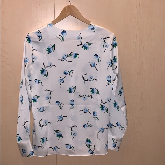 Flowy Floral BR Top 🌸 🌺 - Picture 2 of 8